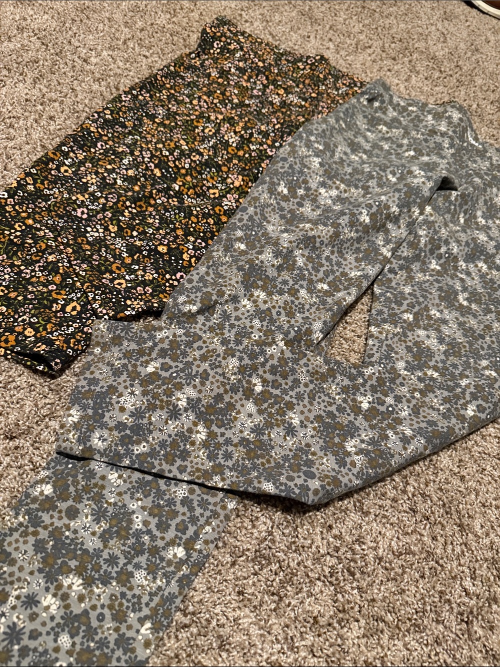 Set of 2 like new Sonoma floral leggings (1 capri, 1 full-length) L